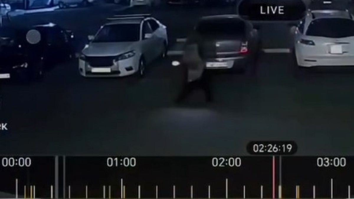 Спор из-за места на парковке: семейчанка заплатит крупный штраф за надпись на асфальте