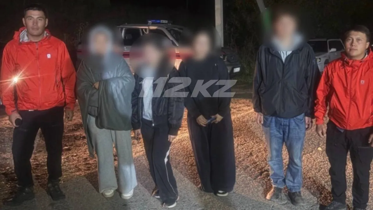 Четверо туристов заблудились при спуске с гор в Алматы