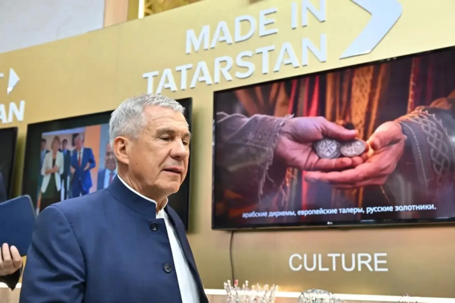 Раис Татарстана на ПМЭФ обсудил с главой Красноярского края сотрудничество регионов