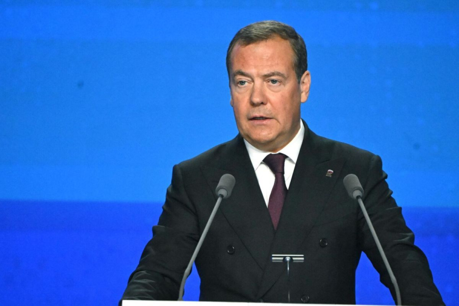 Медведев заявил, что Запад стремится уничтожить Россию