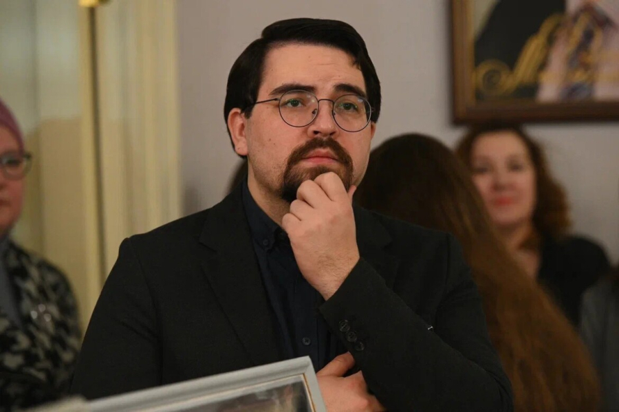 Музейдагы бер Айдарны икенче Айдар алыштырган. Вакытлыча