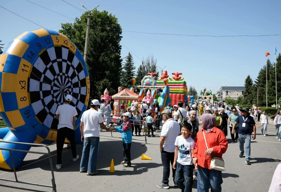 В Караколе масштабно отметили Международный день защиты детей